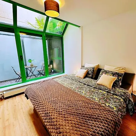 Side Apartment!
