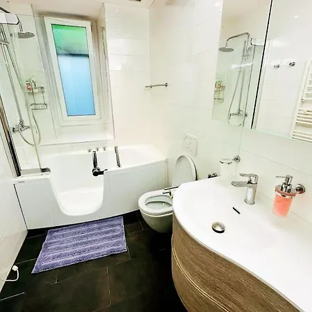 Side Apartment! *