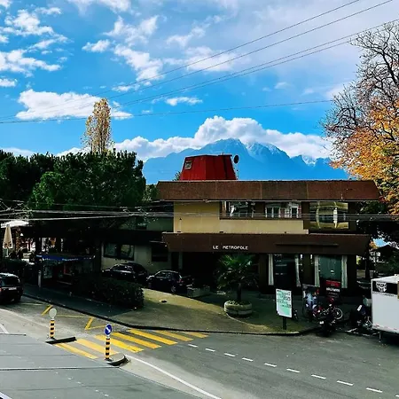 Side Apartment! Montreux