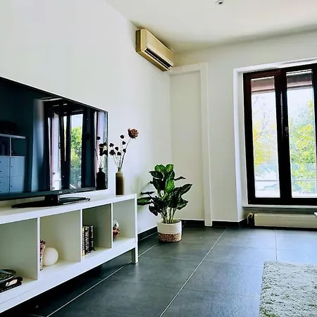 Side Apartment! Apartament *